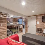 East Downtown Modern Cabin