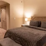 Galleria-Uptown Modern Apt Suite