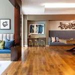 Luxury Apartment With King Bed And Pool And Free Parking 4