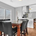 *Sweet Houston*/12Ppl/3Br/1B
