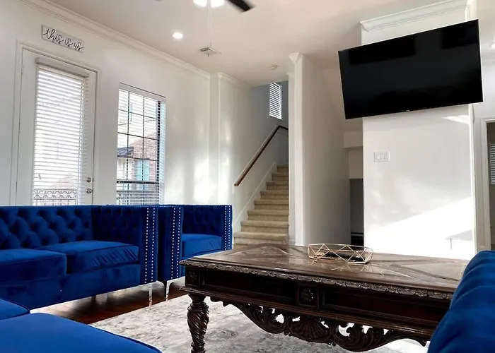 Luxury 3-Story Home In Downtown Houston