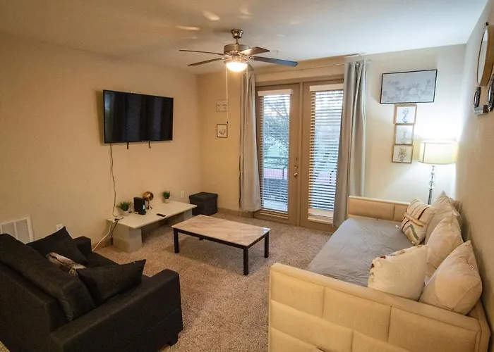 Galleria-Uptown Modern Apt Suite