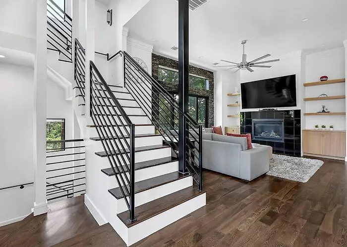 Luxury Stay At The Heights~Close To Downtown