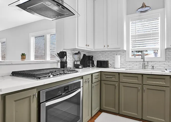 *Sweet Houston*/12Ppl/3Br/1B