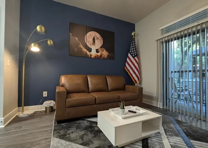 The Apollo - Lux 1-Bed Apartment Near Space Center