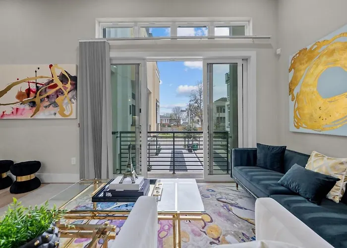 Luxury Houston Home With Rooftop