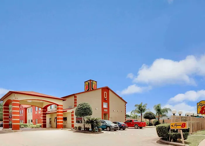 Super 8 by Wyndham Houston/I-10/Federal Road