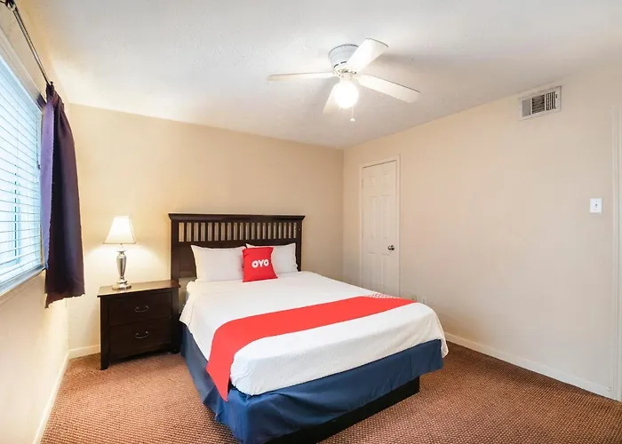 Oyo Hotel & Apartments Houston Galleria