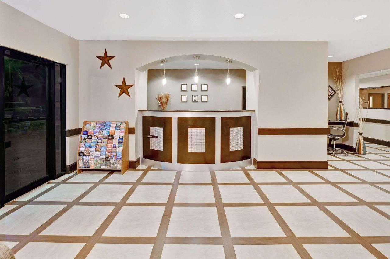 Super 8 By Wyndham Houston/i-10/federal Road Hotel