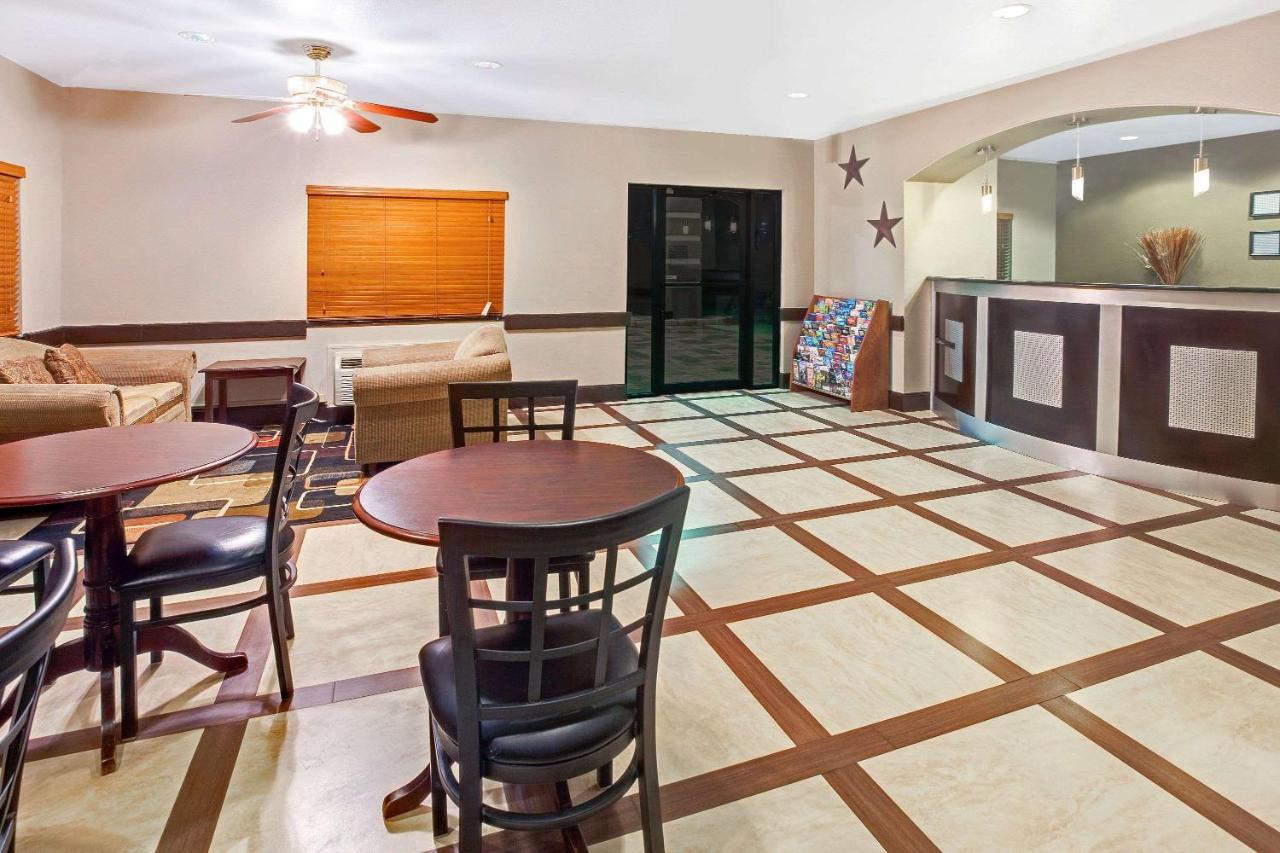 Super 8 By Wyndham Houston/i-10/federal Road Hotel