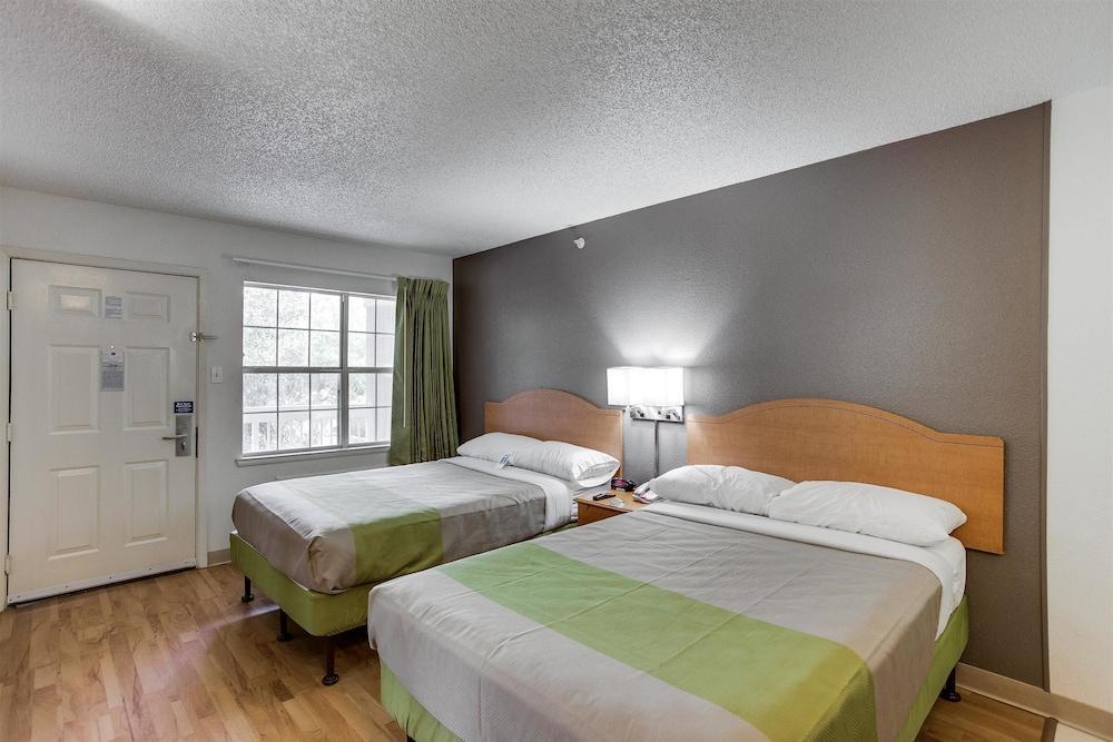 Hotel 6-houston, Tx - Westchase Houston