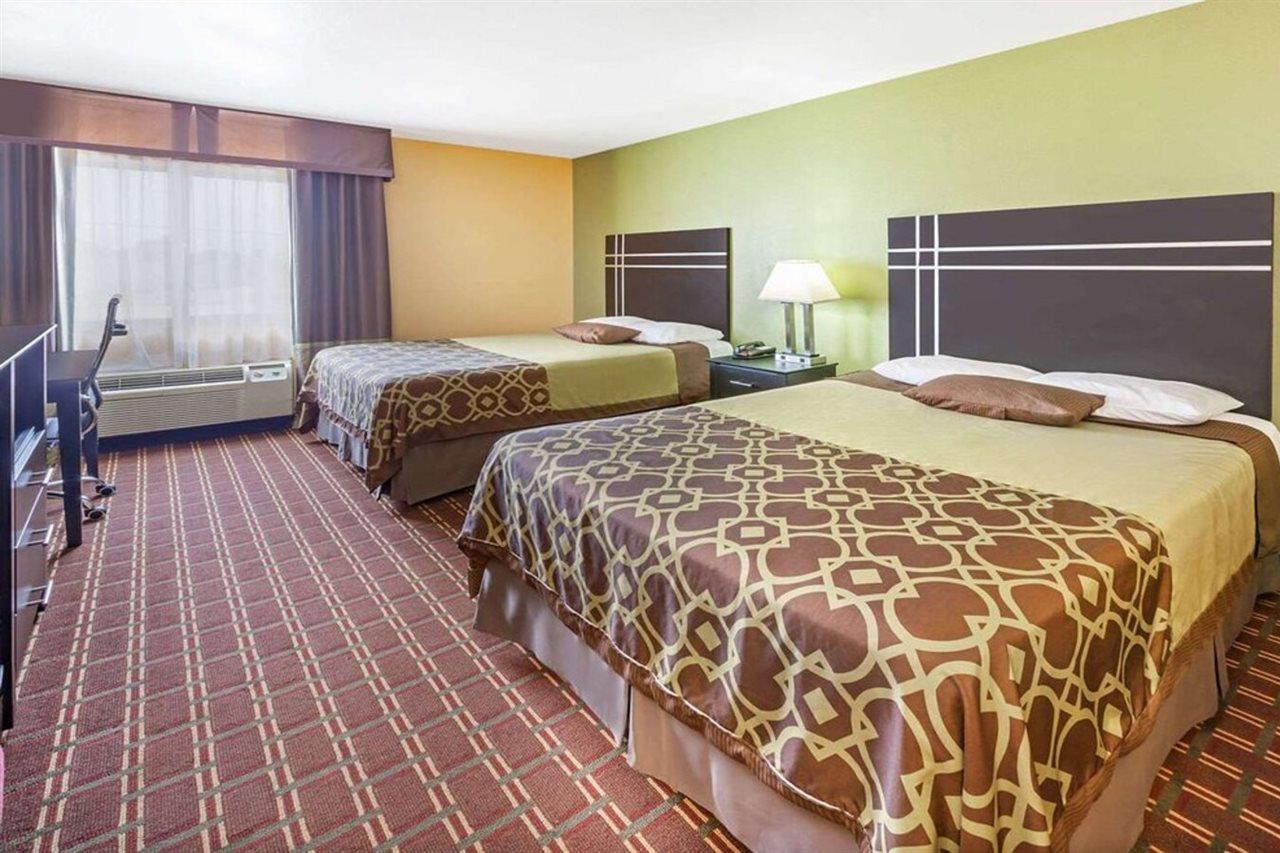 Super 8 By Wyndham Houston/i-10/federal Road Hotel