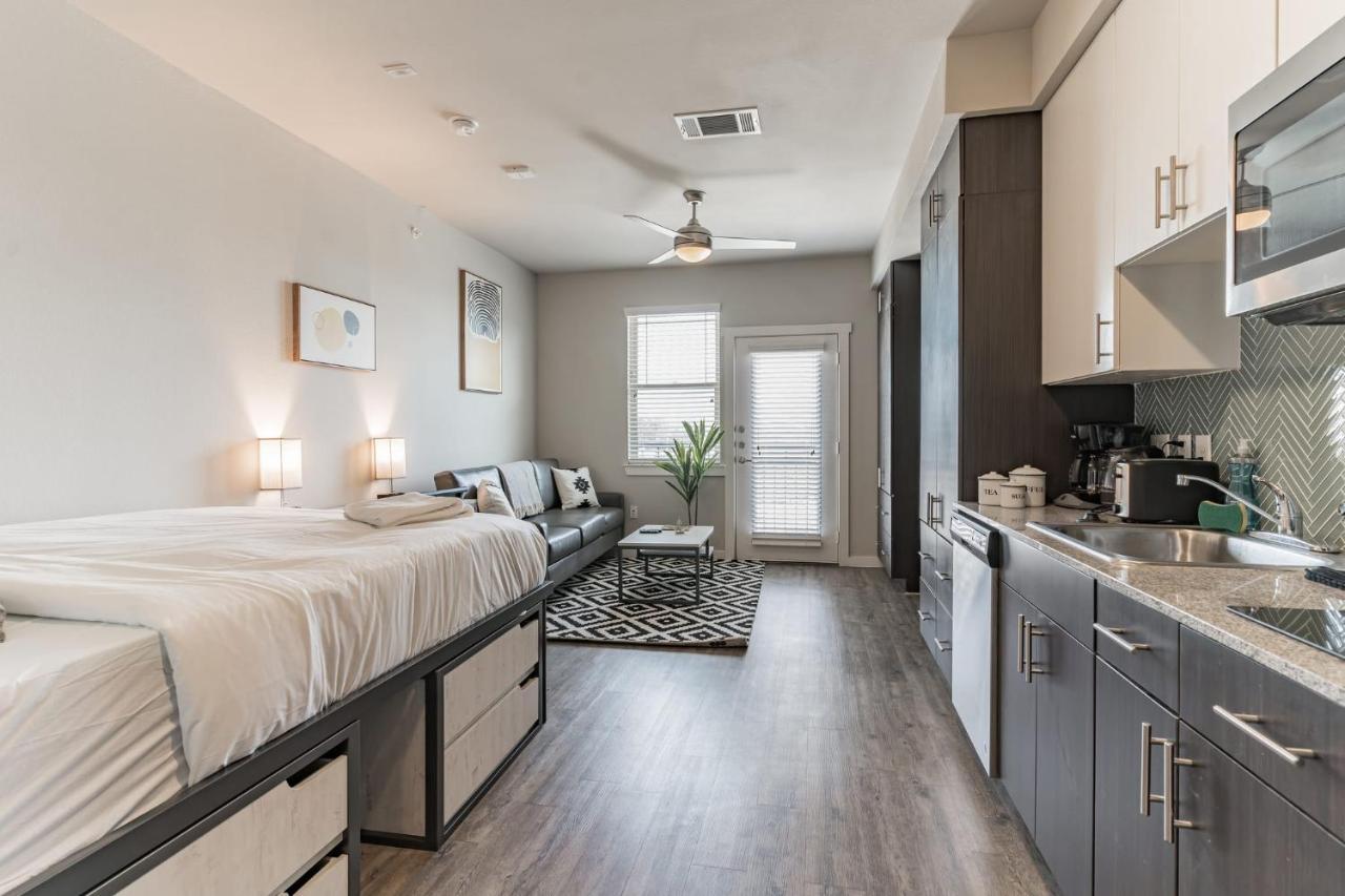 East Dt Getaway Near Parks And Restaurants Apartment Houston