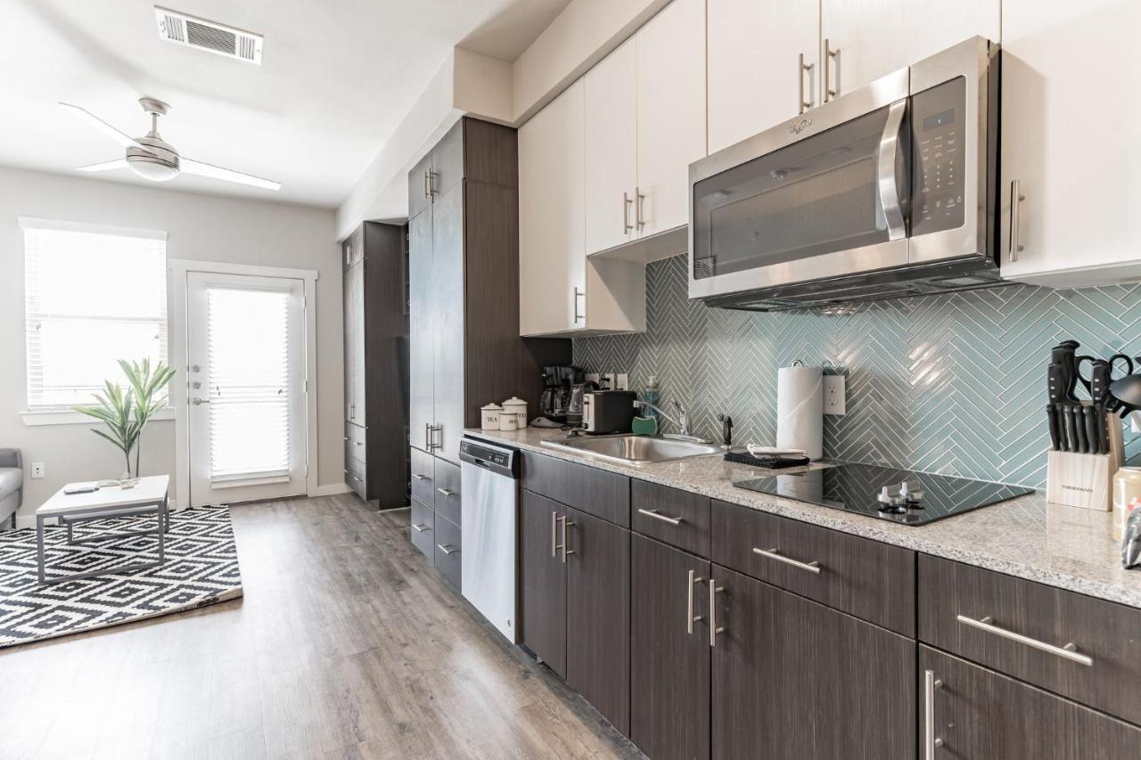 East Dt Getaway Near Parks And Restaurants Apartment *