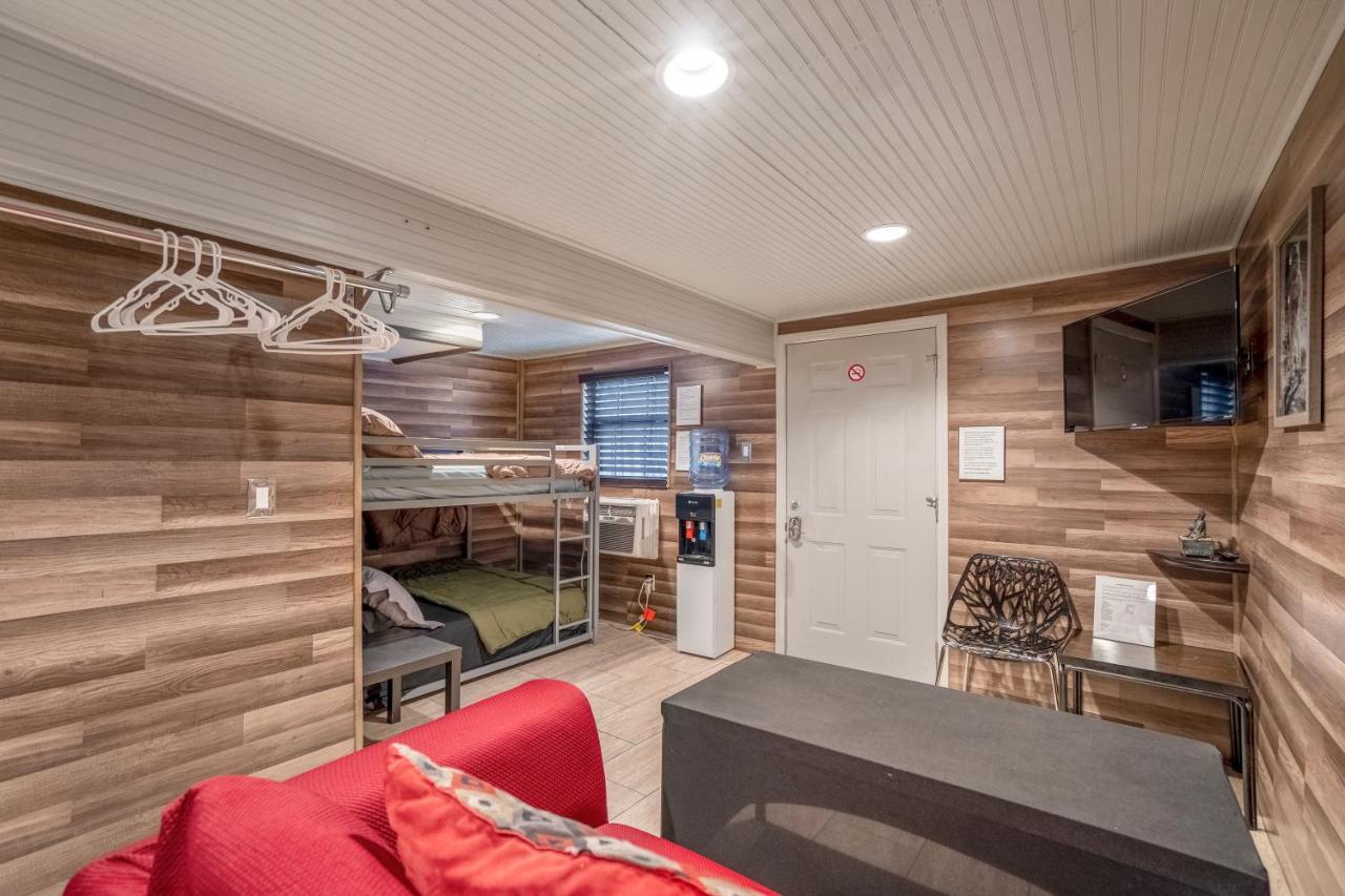 East Downtown Modern Cabin Houston