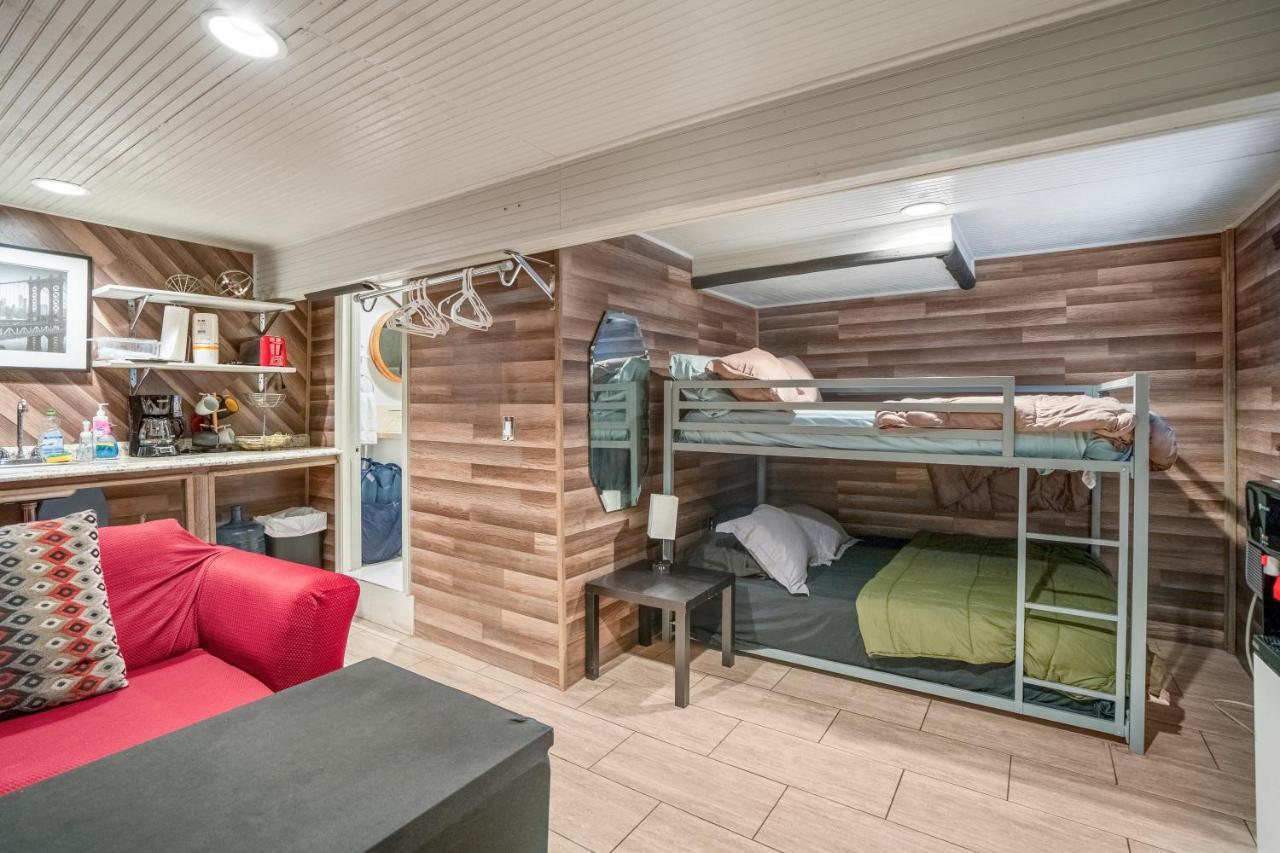 East Downtown Modern Cabin Apartment Houston