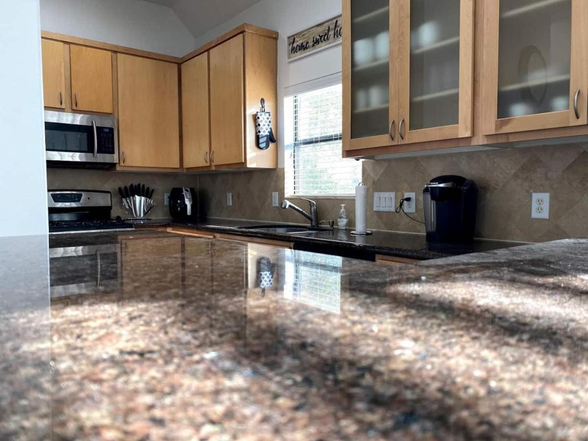 Luxury 3-story In Downtown Apartment Houston