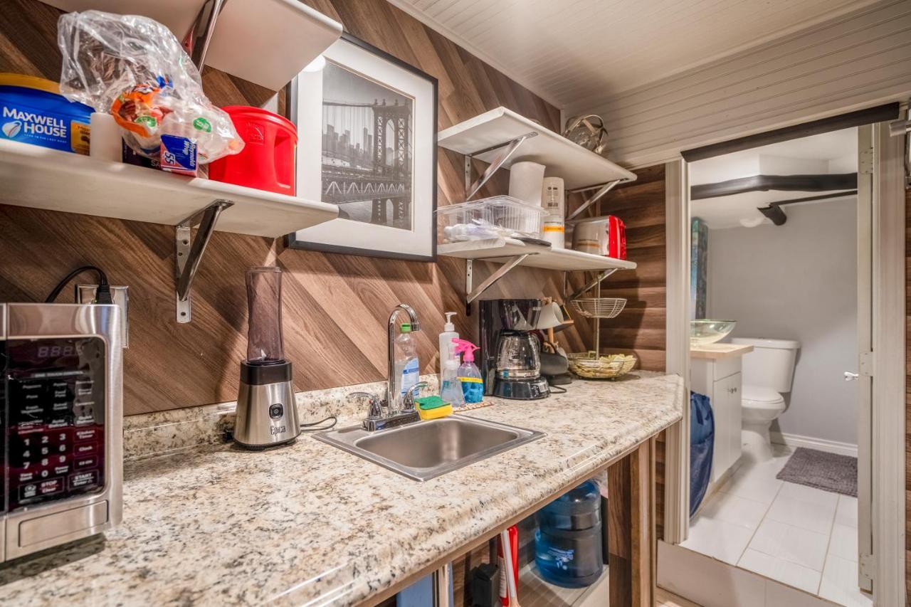 East Downtown Modern Cabin Apartment Houston