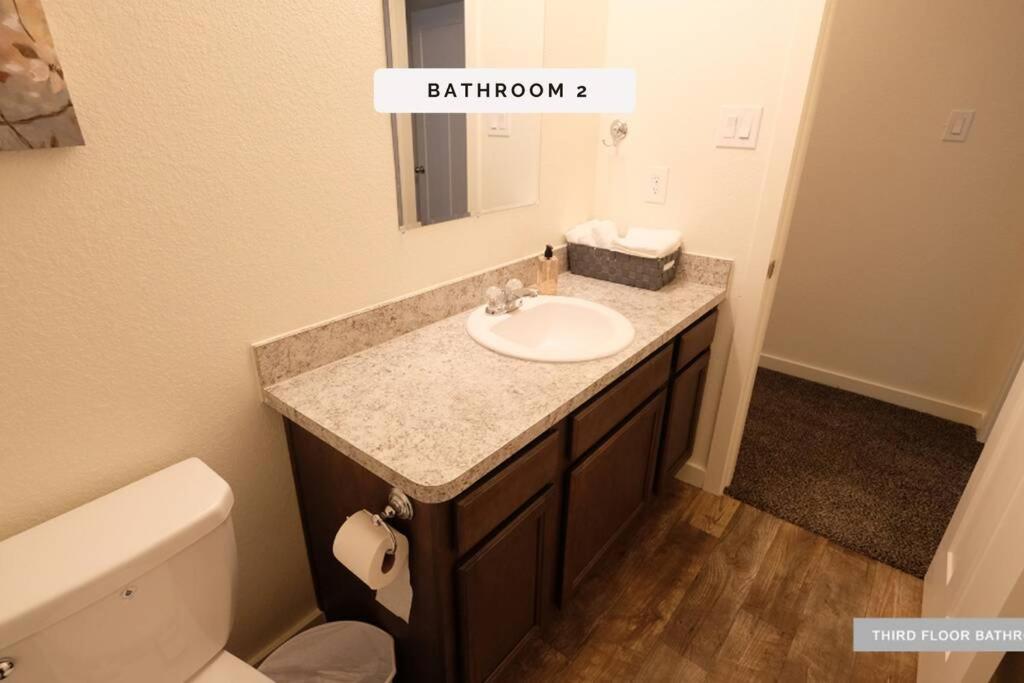 3 Story, 3 Bdrm, 4 Beds, 2 Bath, North Houston, Iah - 10b Holiday home