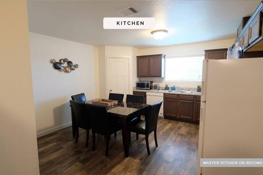 Holiday home 3 Story, 3 Bdrm, 4 Beds, 2 Bath, North Houston, Iah - 10b *