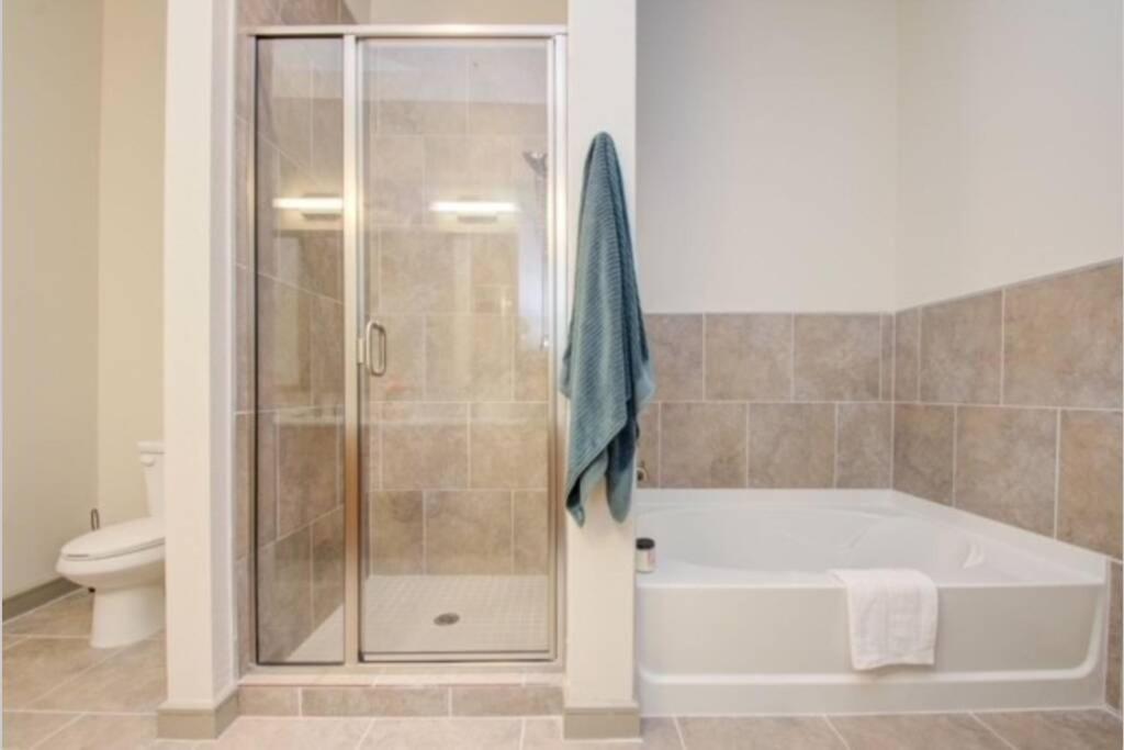 Spacious Luxury Unit Located In Downtown Houston! Apartment