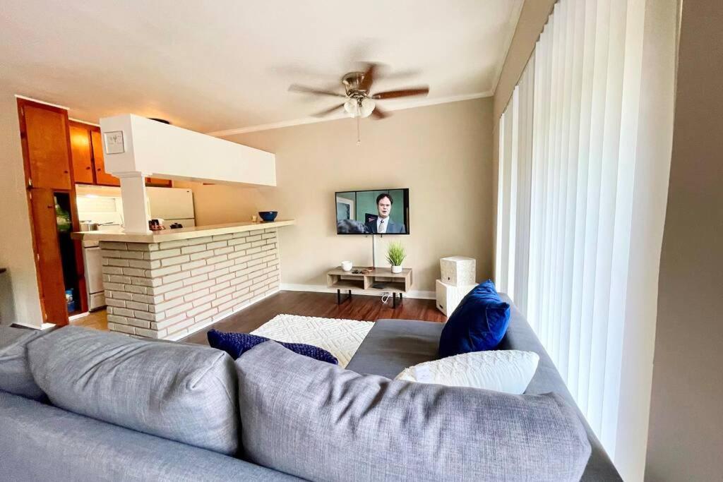 2/1 King/Queen. Mins From Dt, Medcenter, Fast Wifi Apartment Houston