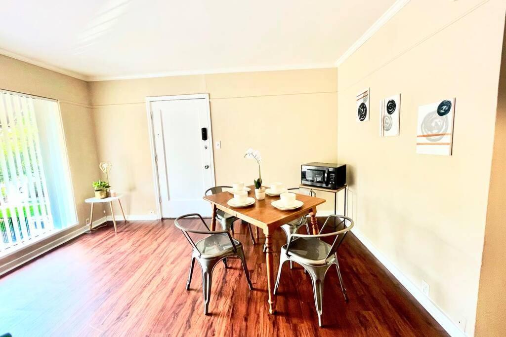 2/1 King/Queen. Mins From Dt, Medcenter, Fast Wifi Apartment Houston