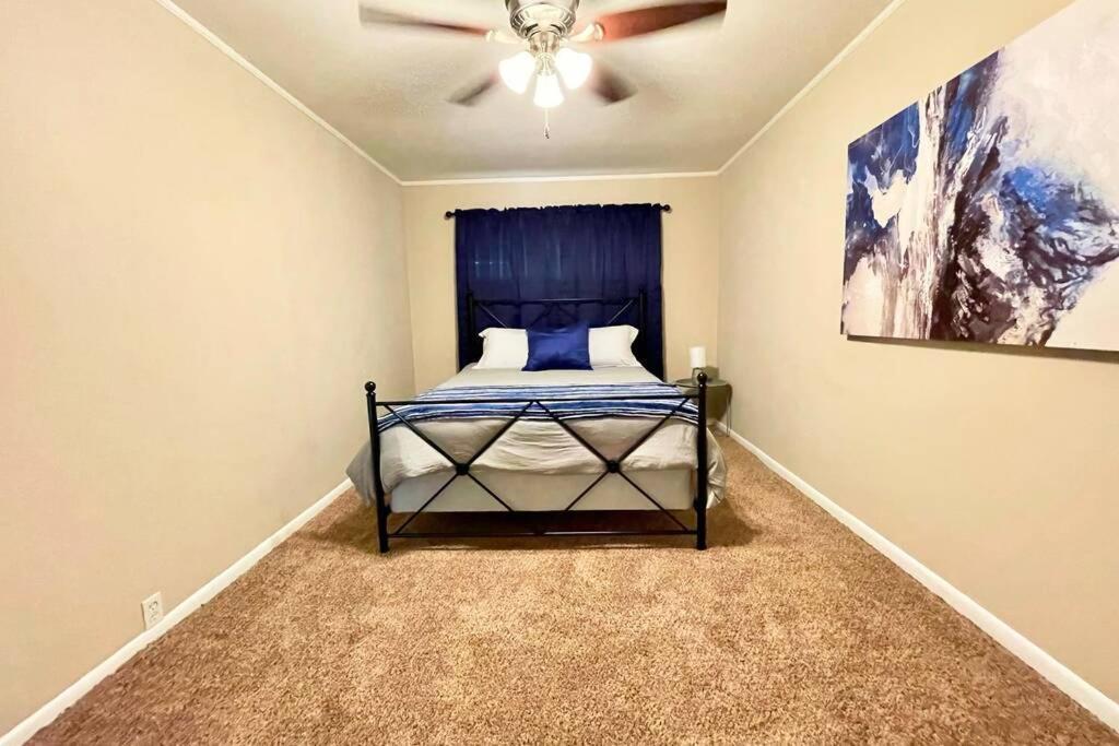 2/1 King/Queen. Mins From Dt, Medcenter, Fast Wifi Houston