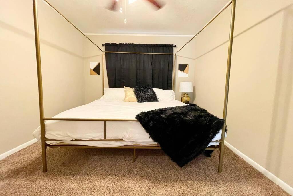 Apartment 2/1 King/Queen. Mins From Dt, Medcenter, Fast Wifi Houston