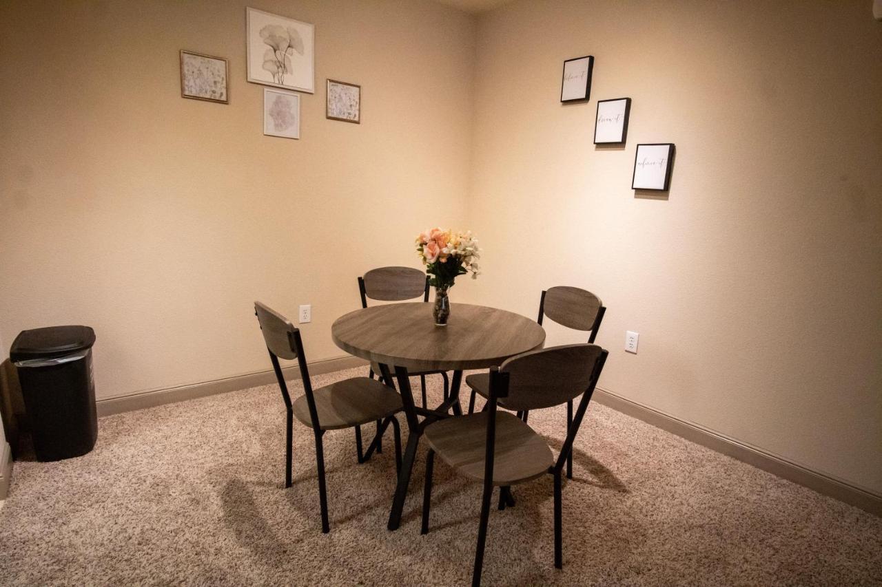 Apartment Galleria-uptown Modern Apt