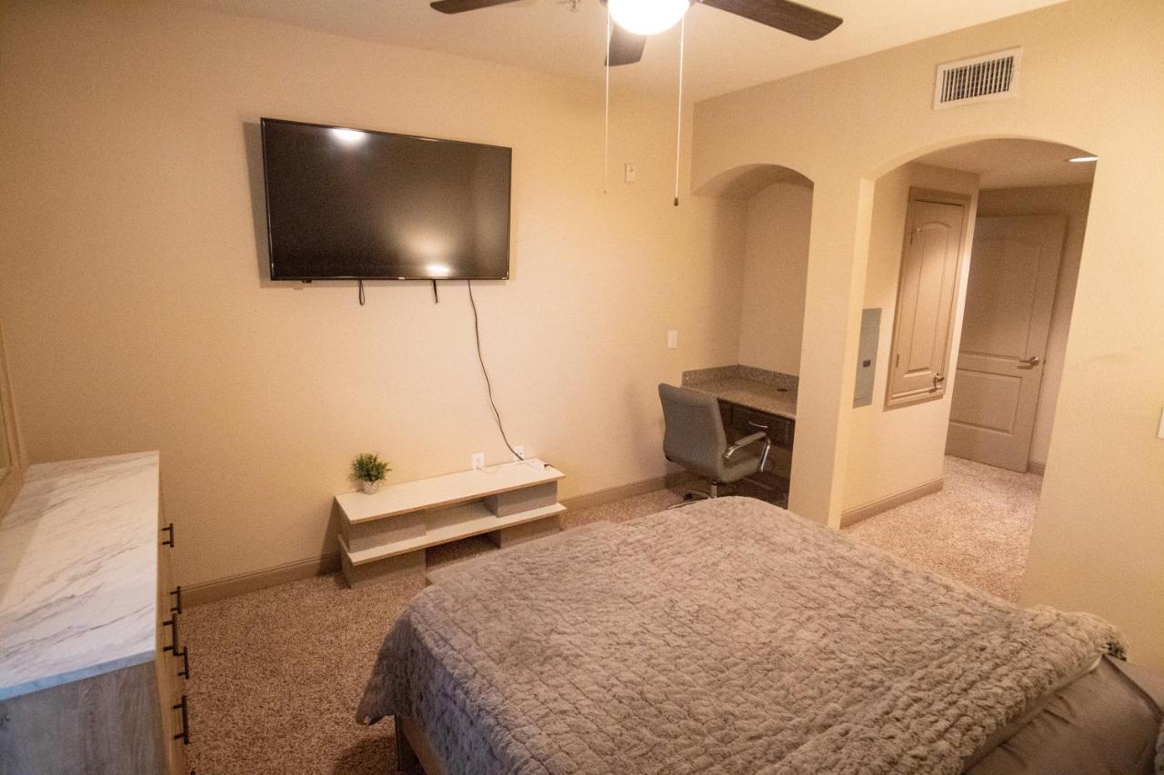 Apartment Galleria-uptown Modern Apt