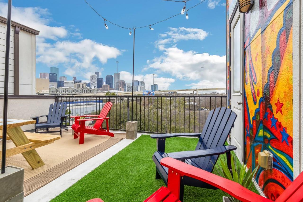 Horizon House: Modern Downtown View Retreat * Houston