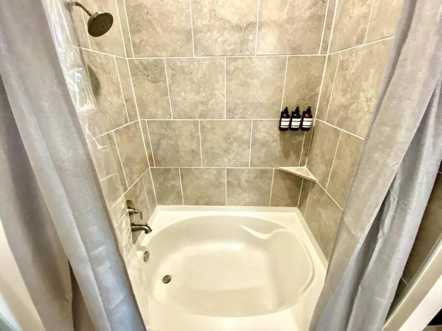 Luxury With King Bed And Pool And Free Parking 4 Houston