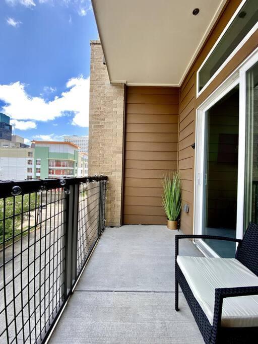 Luxury With King Bed And Pool And Free Parking 4 Apartment *