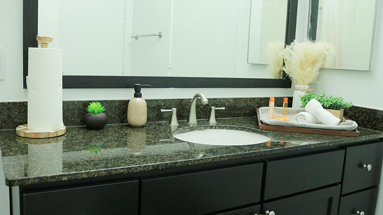 Eluxe @ Riveroaks Apartment *