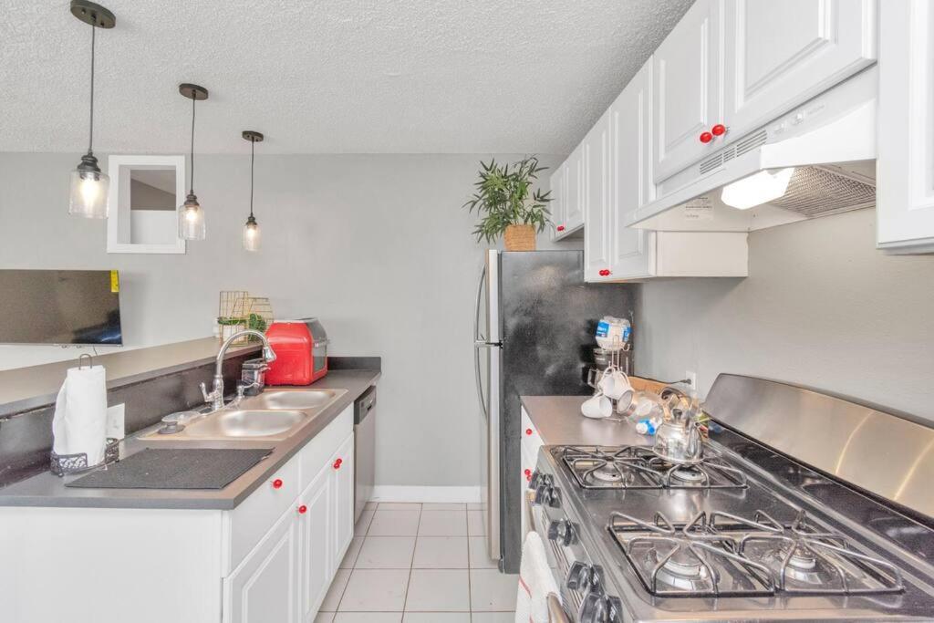 Quiet Oasis With 1 Bedroom In The Montrose Area