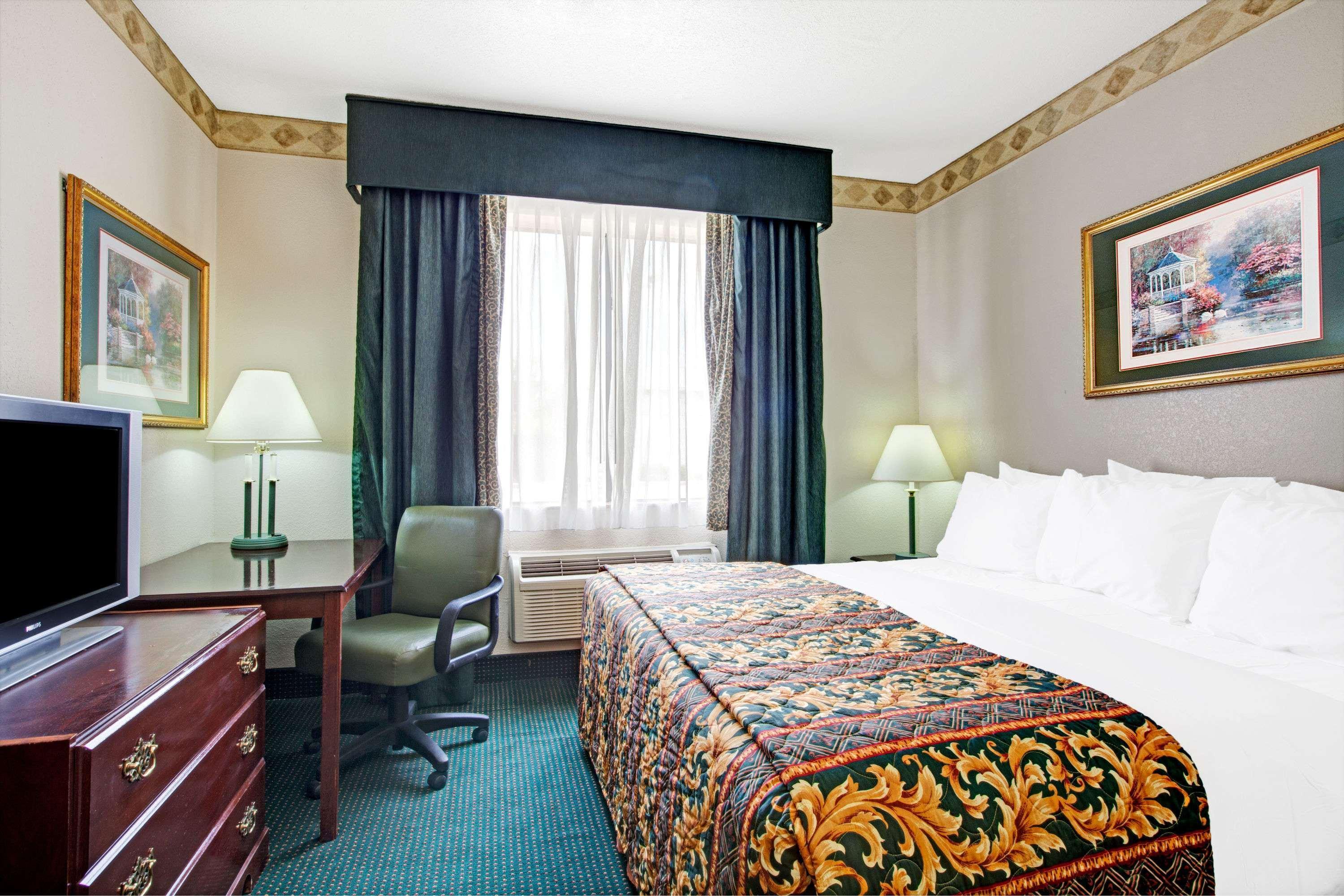 Hotel Days & By Wyndham North/aldine 2*