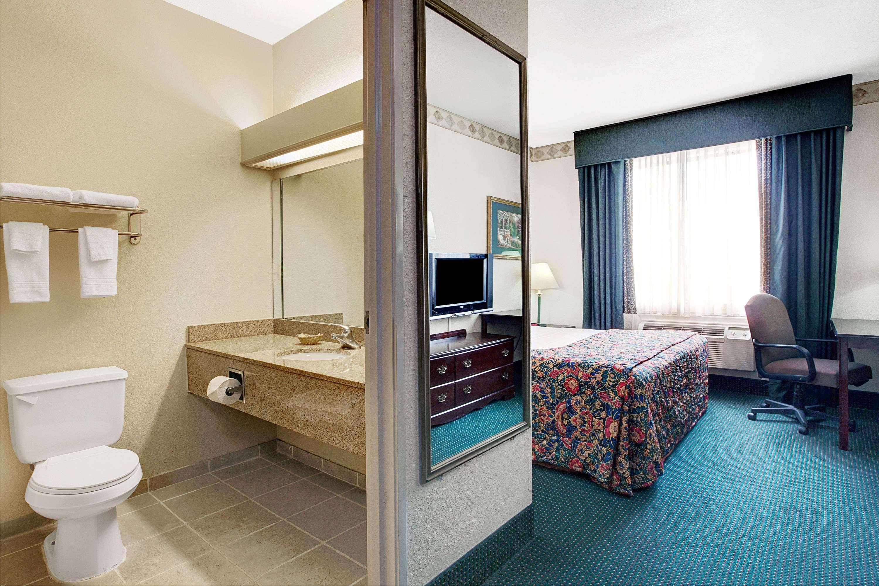 Days & By Wyndham North/aldine 2*