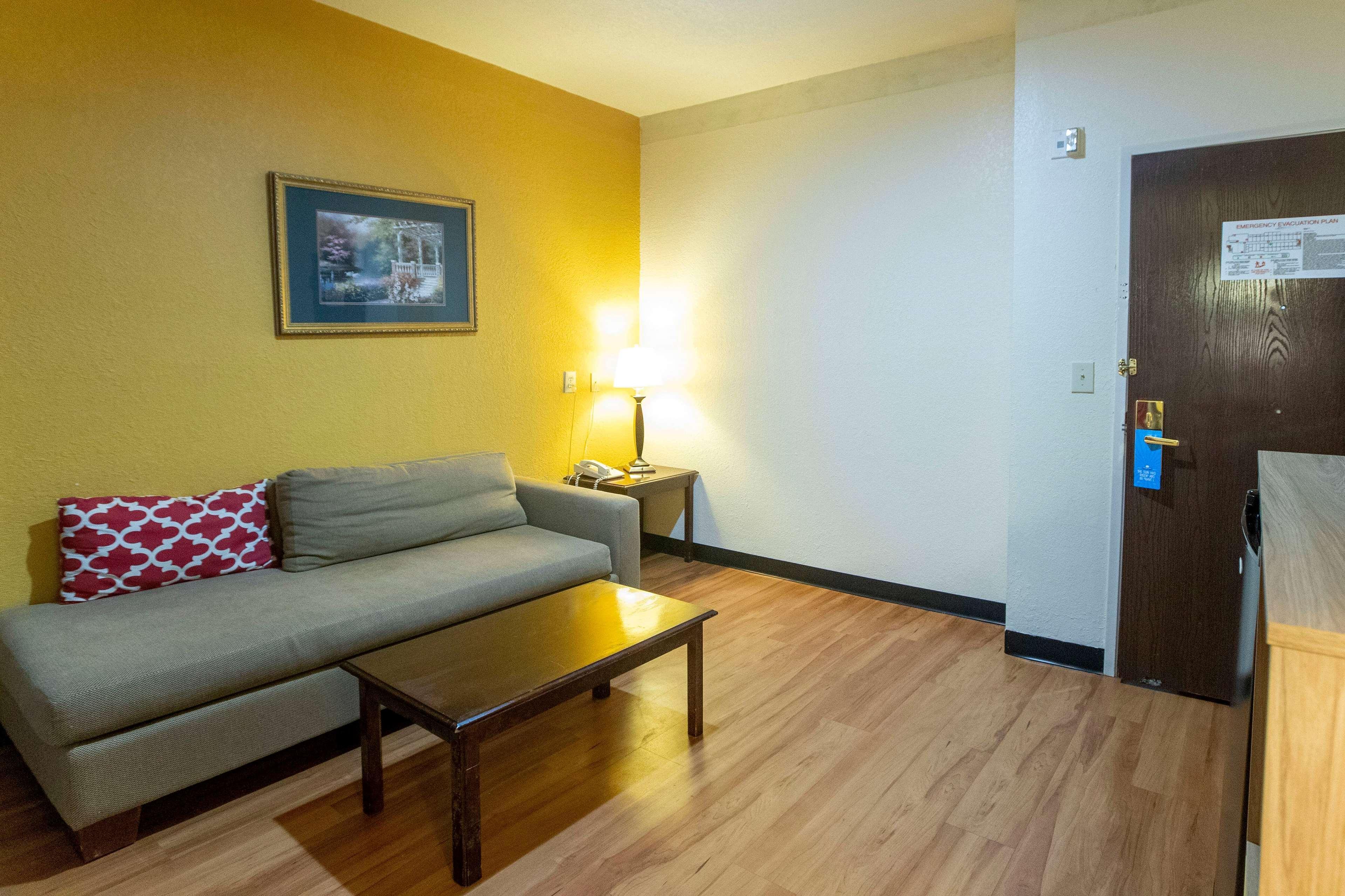 Days & By Wyndham North/aldine Hotel 2*