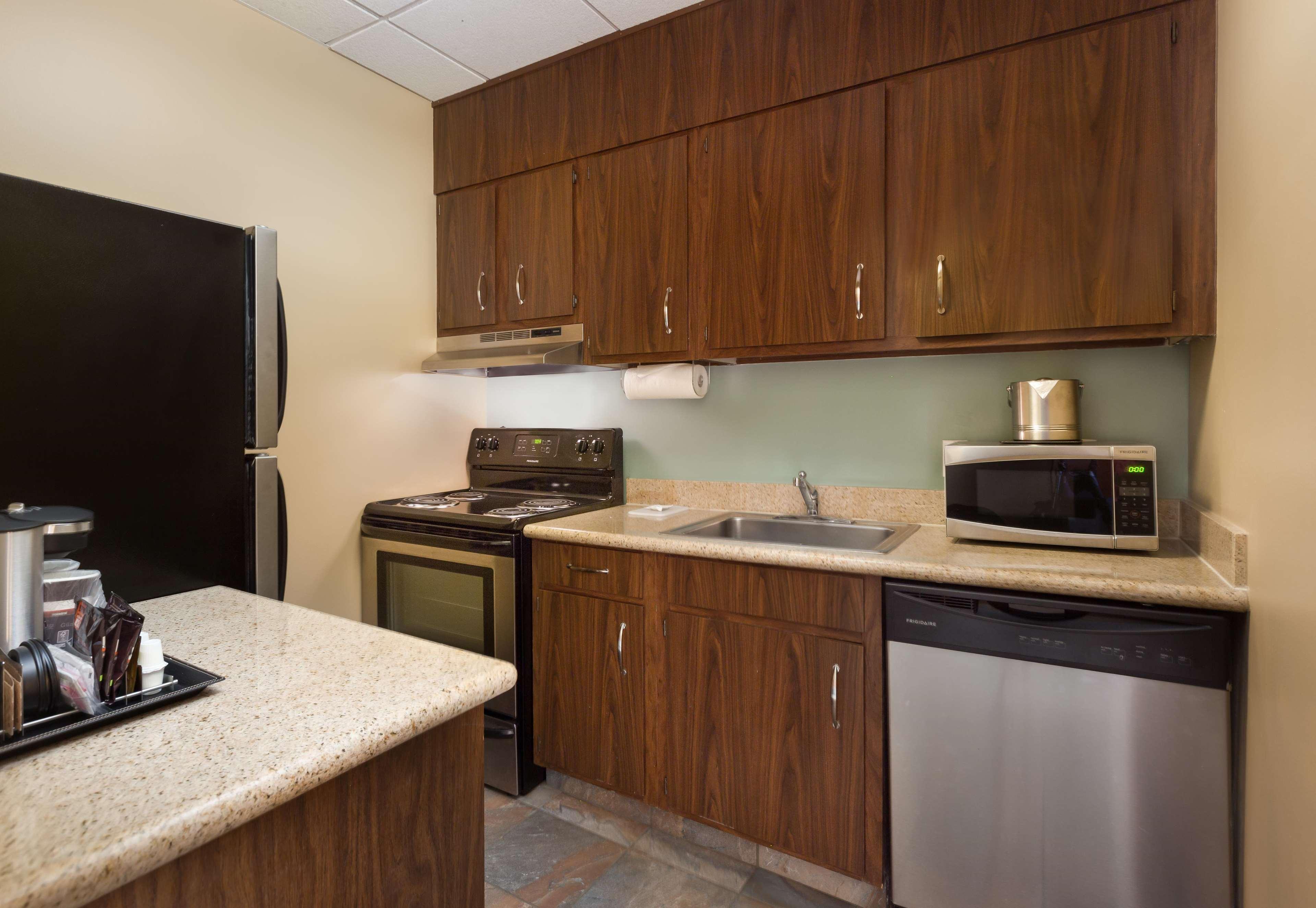 Hotel Doubletree By Hilton & By The Galleria 4*