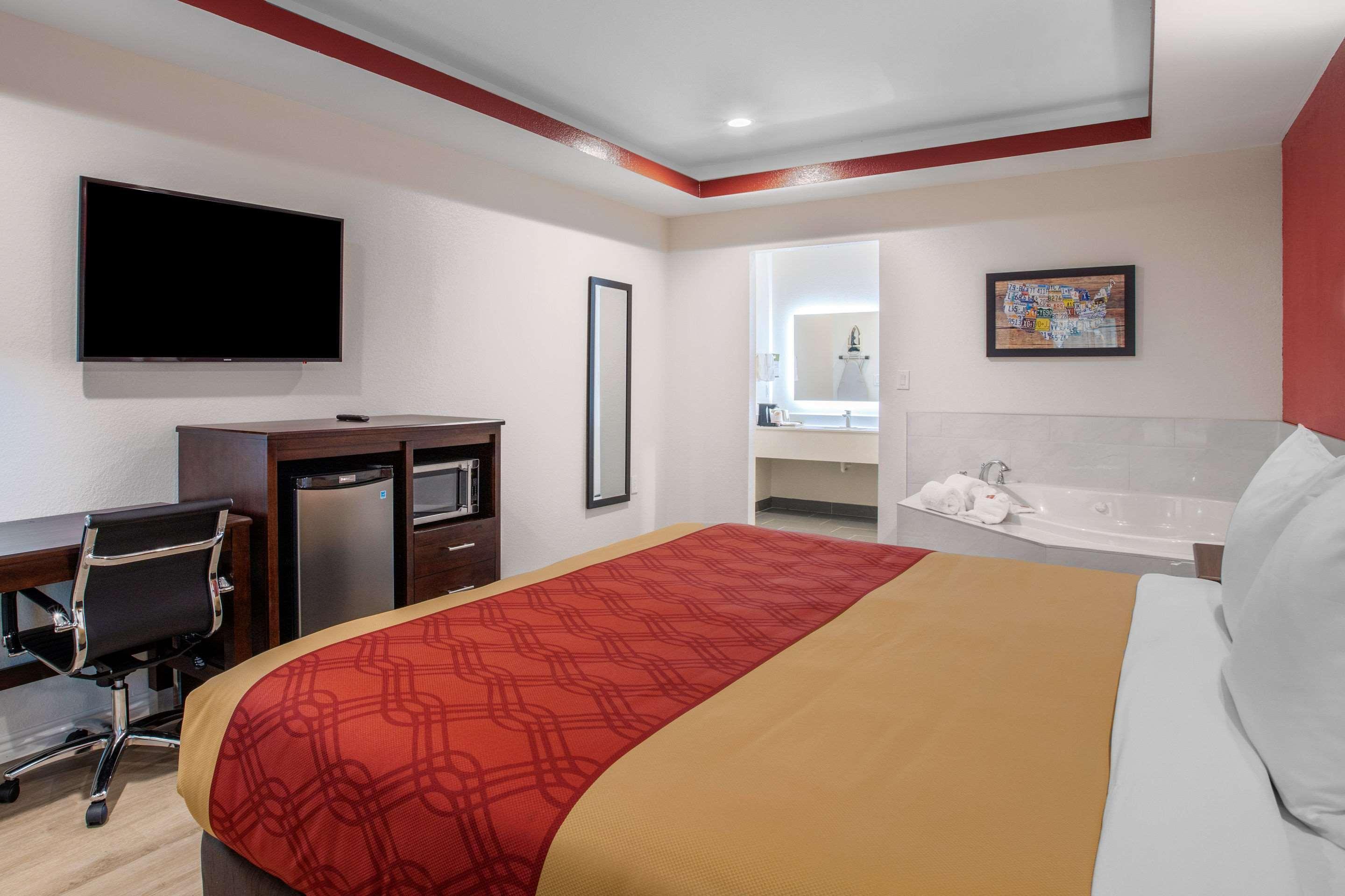 Lodge Econo Houston