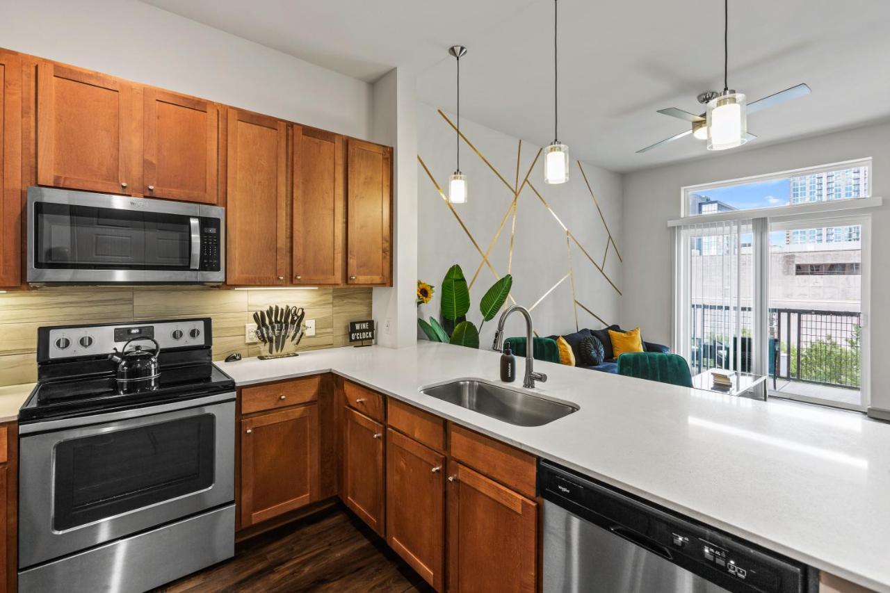 Luxury With King Bed And Pool And Free Parking 4