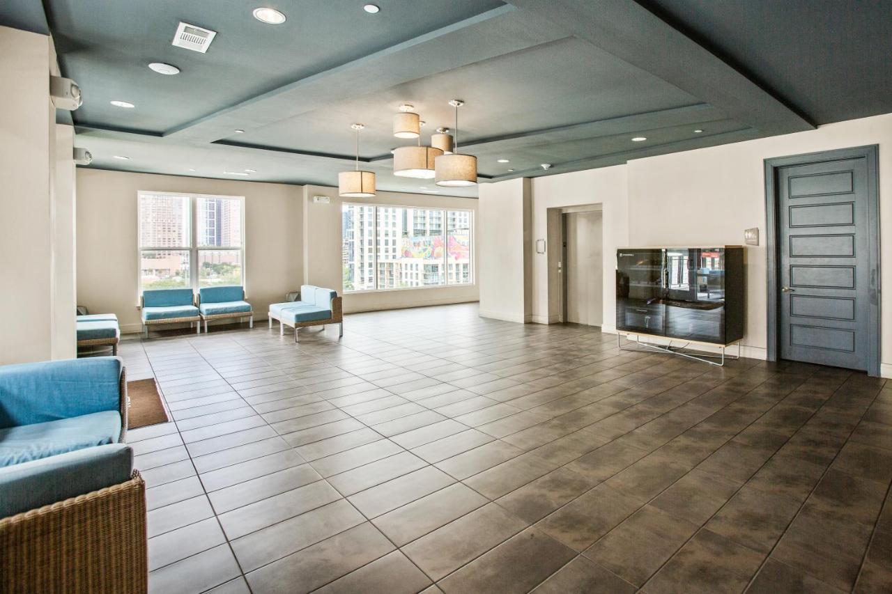 Apartment Luxury With King Bed And Pool And Free Parking 4 *