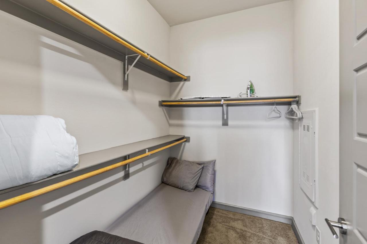 Apartment Luxury With King Bed And Pool And Free Parking 4