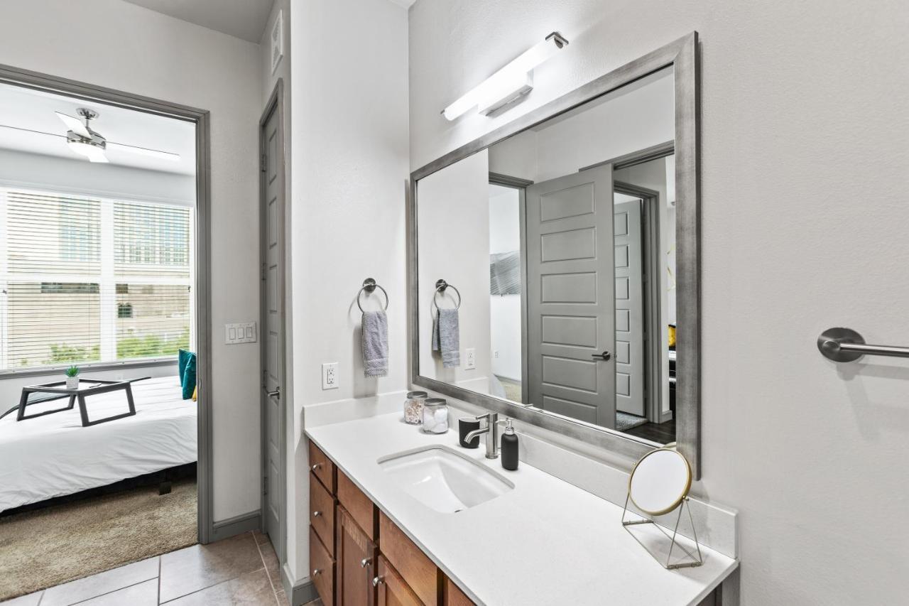 Luxury With King Bed And Pool And Free Parking 4 Apartment