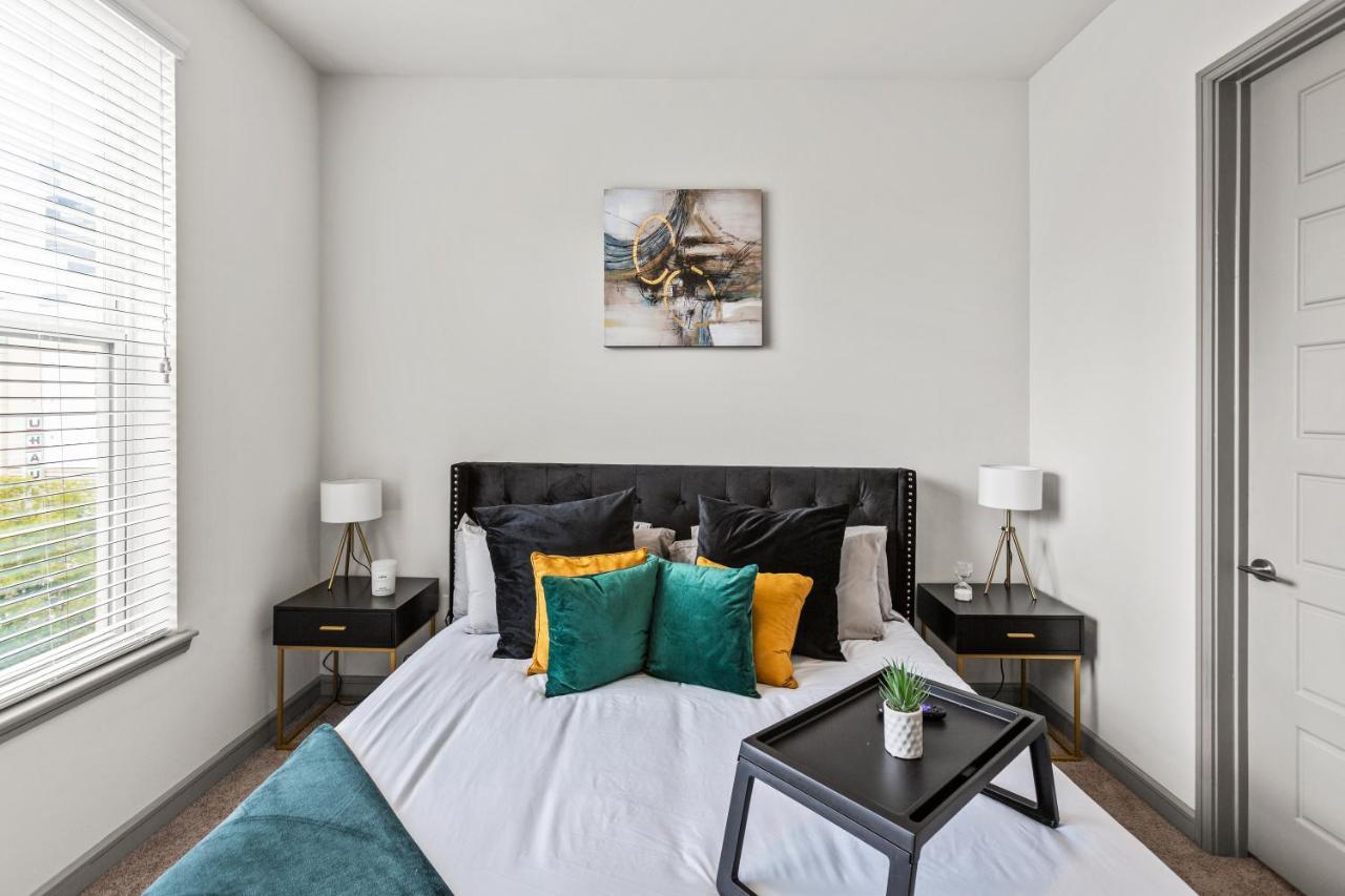 Luxury With King Bed And Pool And Free Parking 4 Apartment