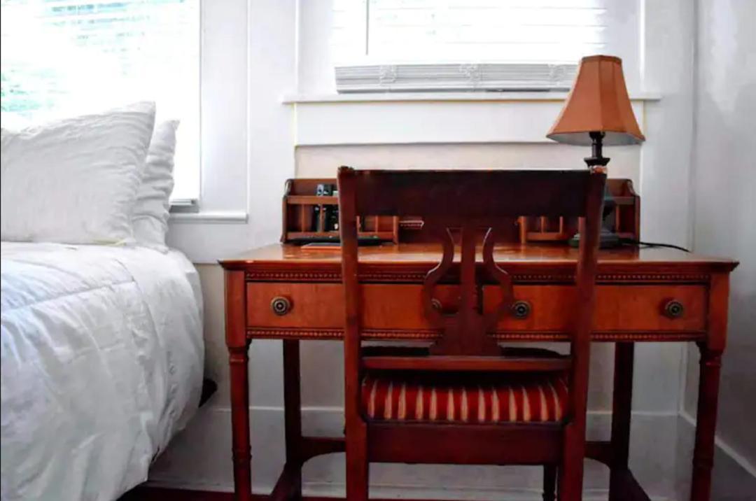Cute And Cozy In Montrose, Near Parks, Eats And Shops Apartment *