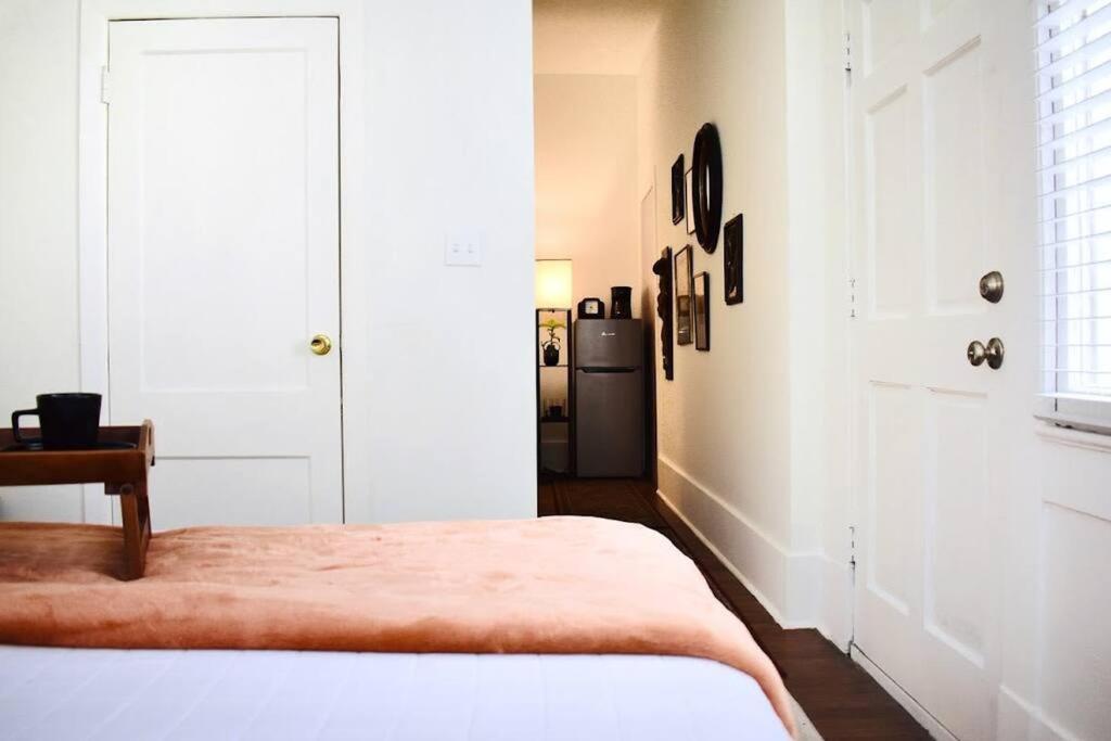 Cute And Cozy In Montrose, Near Parks, Eats And Shops * Houston