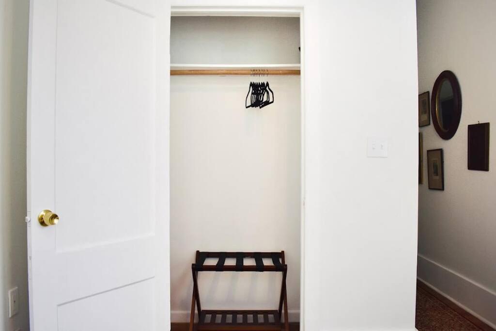 Cute And Cozy In Montrose, Near Parks, Eats And Shops Apartment Houston