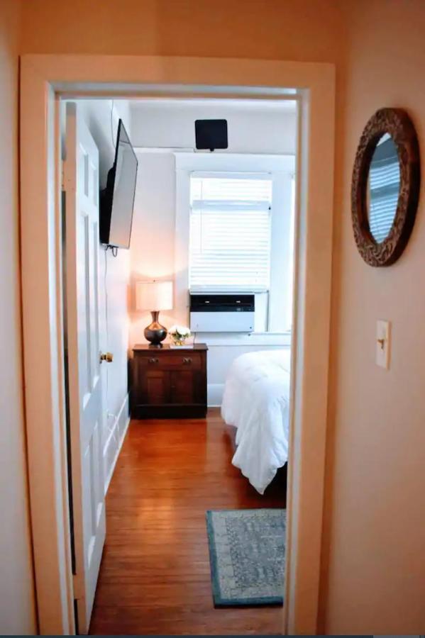 Cute And Cozy In Montrose, Near Parks, Eats And Shops